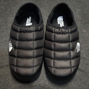 Title Suggestions​The North Face Women's ThermoBall™ Traction Mule V - TNF Black